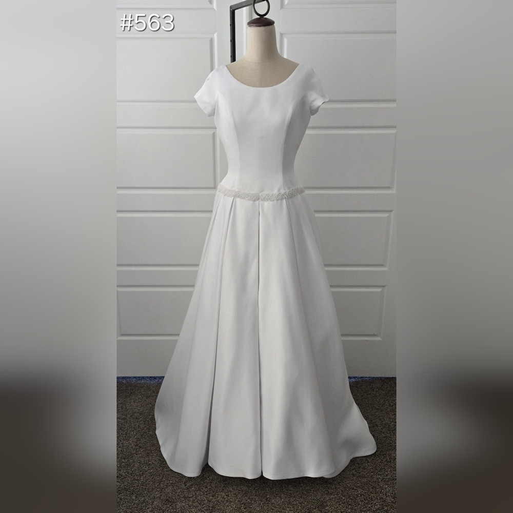 Elegant White Satin Short Sleeve Wedding Gown